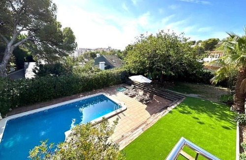 El Roc de Sant Gaieta Ski Chalet | Villa with pool, parking and wifi next to Roc de Sant Gaieta with sea views.