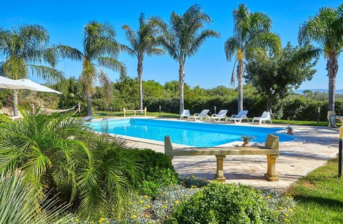 Castelvetrano Villa | Villa with pool, views, A/C, garden