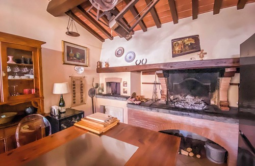 Querce Villa | Villa with private pool and fenced garden 50 km from Pisa, Florence, sea.