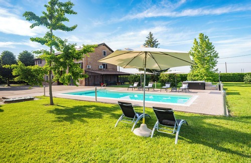 Castelfranco Emilia Villa | Villa with private pool, Casa delle Noci Country House, Pool and Spa