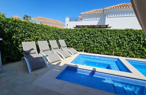 Roldan Villa | Villa with private pool and jacuzzi - EN10LT