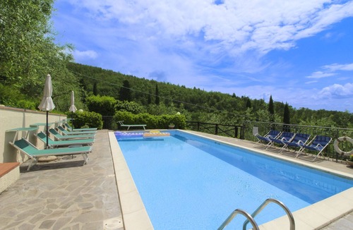 Loro Ciuffenna Villa | Villa with private swimming pool, perfect for a family with children or for two couples of friends.