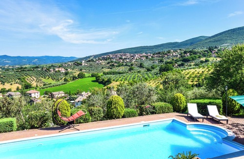 Montecchio Villa | Villa with private garden and pool. Fantastic views on the countryside.