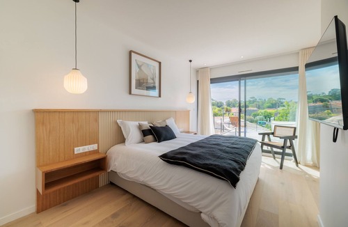 Pontaillac Villa | Villa with private heated pool by the sea in Royan