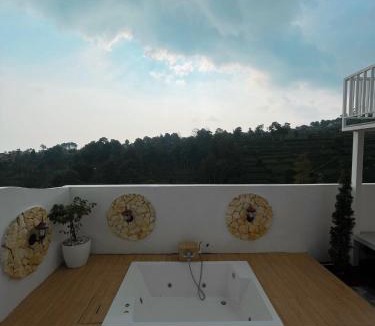 Parongpong Villa | Villa With Private Jacuzzi , Damar Ningrum 3
