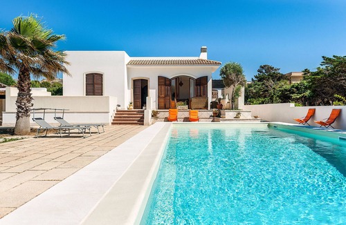 Cornino Villa | Villa with private pool, sea front location, in Cornino not far from Trapani
