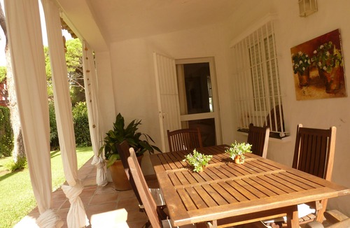 Cabo Roche Ski Chalet | Villa with private pool, two porches 600 m from the beach in pinar de costa
