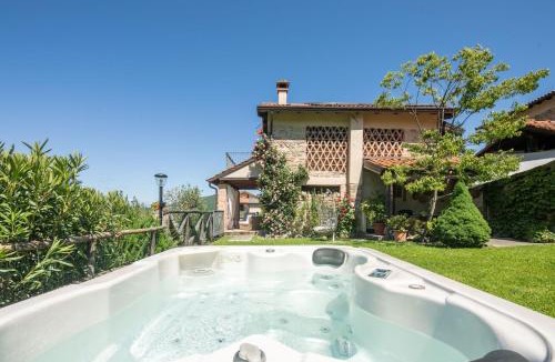 Fivizzano Villa | Villa with private pool Fivizzano 9 by VacaVilla