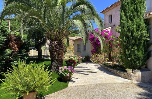 Plage de la Garonnette Villa | VILLA WITH SECURE POOL, WALKING DISTANCE TO THE BEACH