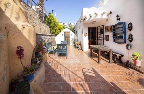 Turgutreis Villa | Villa with Shared Pool and Backyard in Bodrum