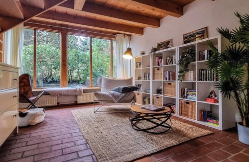 Windach House | Villa with split-level architecture by Ammersee