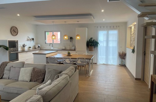 Thuir Villa | Villa with swimming pool and pétanque court between sea and mountains