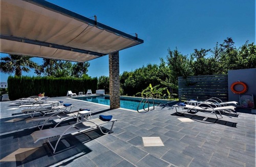 Zipari House | Villa "Xenos" with view of the water