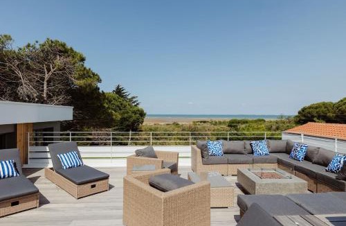 Saint-Georges-d'Oleron Villa | Villa XO 17 5 étoiles Ile d'Oléron 15 people Jacuzzi 50m de la plage vue mer vue marais