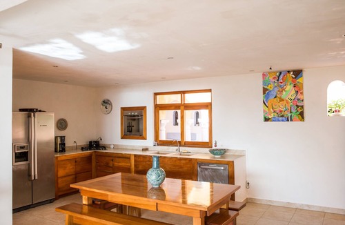Nunue House | Villa Yrondi