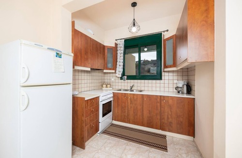 Kefalas Villa | Villa Yvonne - Three Bedroom Villa, Sleeps 6