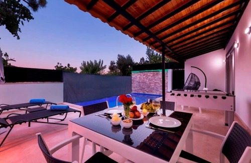 Islamlar Villa | Villa Zafar - Private outdoor pool