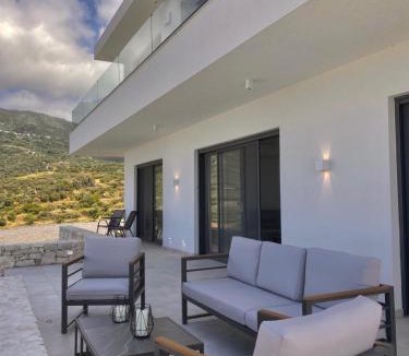 Pefki Villa | Villa Zina mit Infinity-Pool und Meerblick