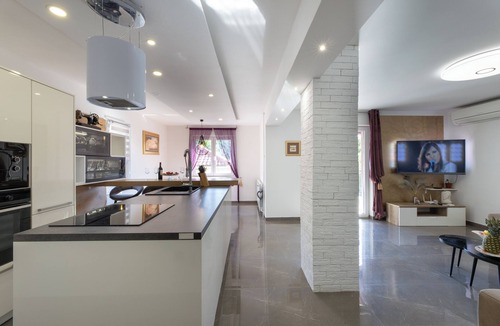 Srinjine House | Villa Zrincy near Split: heated pool, hot tub, all bedrooms are air conditioned.