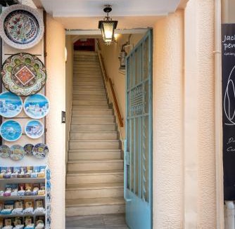 Plaka Apartment | ViLLA127