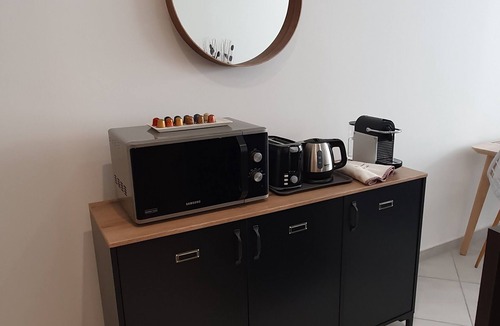 Aubignan Apartment | Village apartment