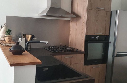 Aubignan Apartment | Village apartment