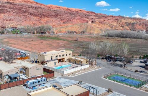 Moab Hotel | Village Camp Moab