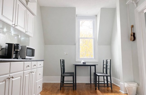 Merrickville Apartment | Village Heritage Suite with Full Kitchen & King Bed