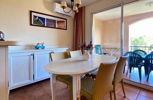 Pont Royal Apartment | Village Pont Royal en Provence - maeva Home - Appartement 6 personnes 1 chambre et coin cabine climatisé avec terrasse MAE-1684