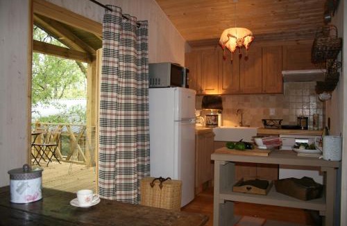 Saint-Denis-les-Martel House | Village Vacances Château de Termes, Gîtes, Chalets, Piscine, Jacuzzi, Sauna