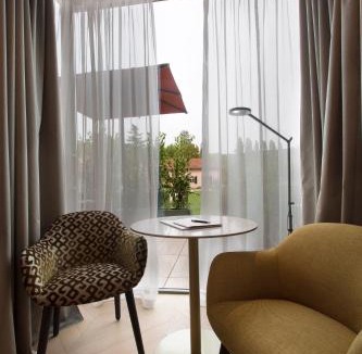 Serralunga d'Alba Hotel | Villaggio Narrante - Le Case dei Conti Mirafiore