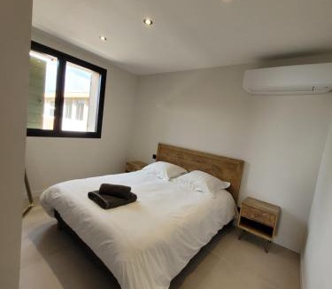 Greasque House | Villas Clairette