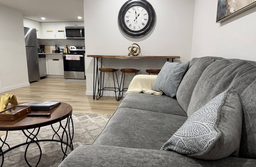 West Edmonton Apartment | Vinash Luxury Suite