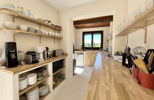 Venasque House | Vindasca – 9BR Village Home in Venasque · Pool · Sauna · 15 Guests