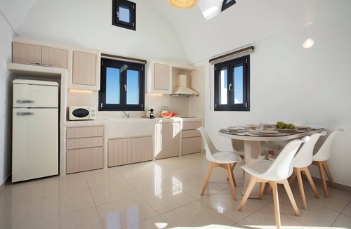 Kamari Villa | Vinebranch Villas