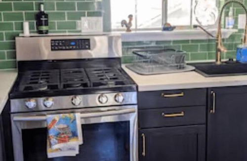 Paso Robles Cottage | Vineyard Cottage - Designer loft on the vineyard — Queen bed, fireplace, patio views