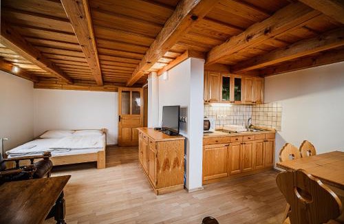 Crnomelj Apartment | Vineyard Cottage Maleric with Pool Access
