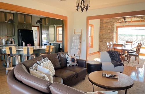 Milton-Freewater House | Vineyard Estate-Mountain views-Private; minutes to downtown. Pet friendly