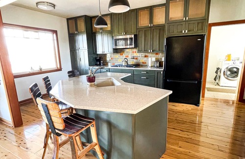 Milton-Freewater House | Vineyard Estate-Mountain views-Private; minutes to downtown. Pet friendly