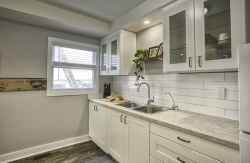 Beamsville House | Vineyard Location Clean Spacious Family Accommodation 3 Bedroom