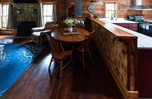 Gumlog Cabin | Vintage charm meets modern comfort in this historic 1850s cabin at Lake Hartwell