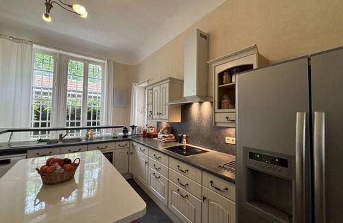 Sanssat Cottage | Vintage charm with walled garden near Vichy