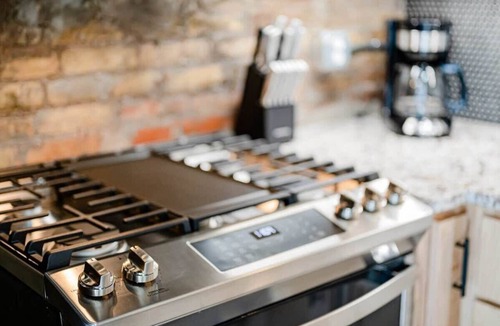 College Avenue Historic District Apartment | Vintage Downtown Loft w/Old School Pinball Machine