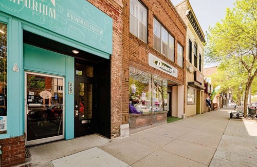 College Avenue Historic District Apartment | Vintage Downtown Loft w/Old School Pinball Machine