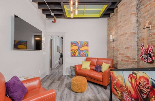 College Avenue Historic District Apartment | Vintage Downtown Loft w/Old School Pinball Machine