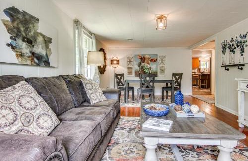 Canton House | Vintage Farm Cottage Near Hikes & Pigeon River