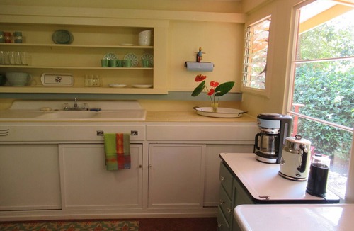 Honokaa House | Vintage Farmhouse and Botanical Garden