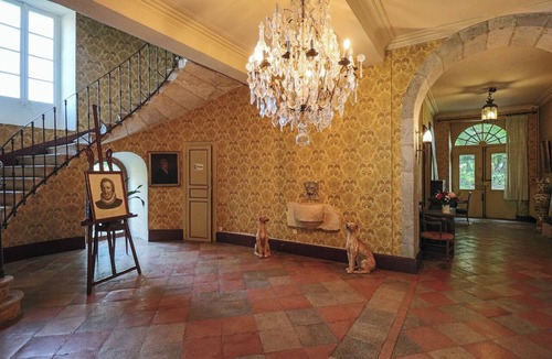 Nerac House | Vintage french mansion + swimming pool into a fenced park close to the river