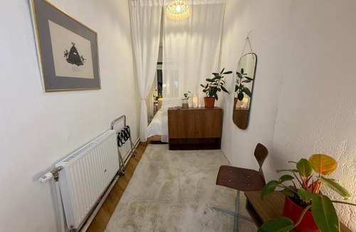 Funfhaus House | vintage house - LGBTQ & female friendly