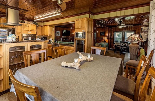 Bacliff House | Vintage-Inspired Haven with Bright Interiors & Relaxing Outdoor Spaces in Bacliff, Texas